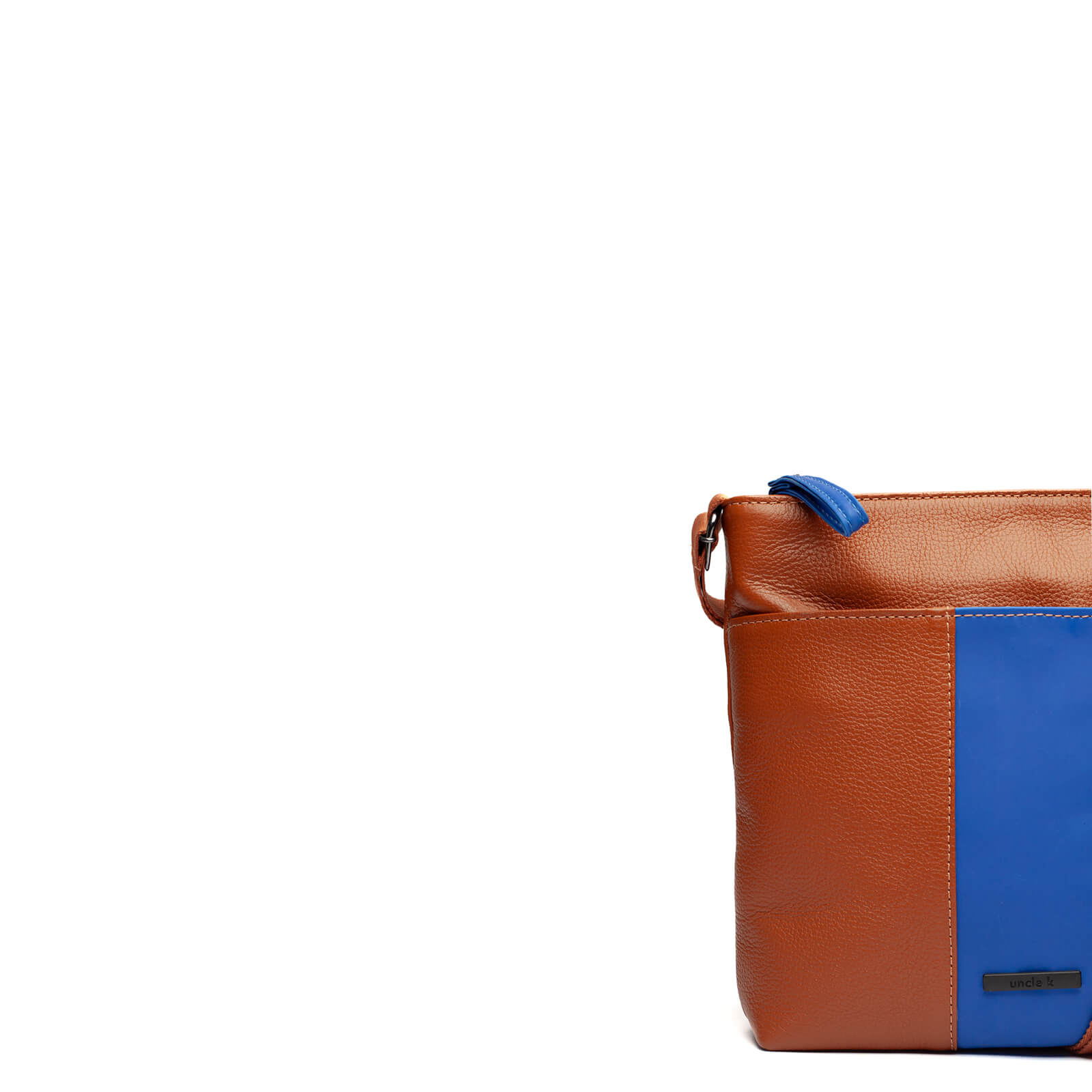 bolsa_couro_emborrachada_61212_v25_unclek_caramelo_azul_3