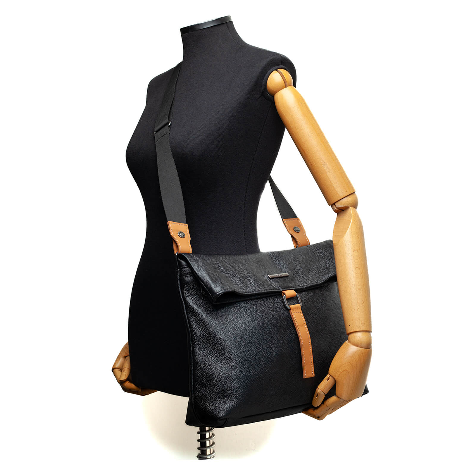bolsa-tiracolo-couro-61259-v25-UNCLEK-preto-6