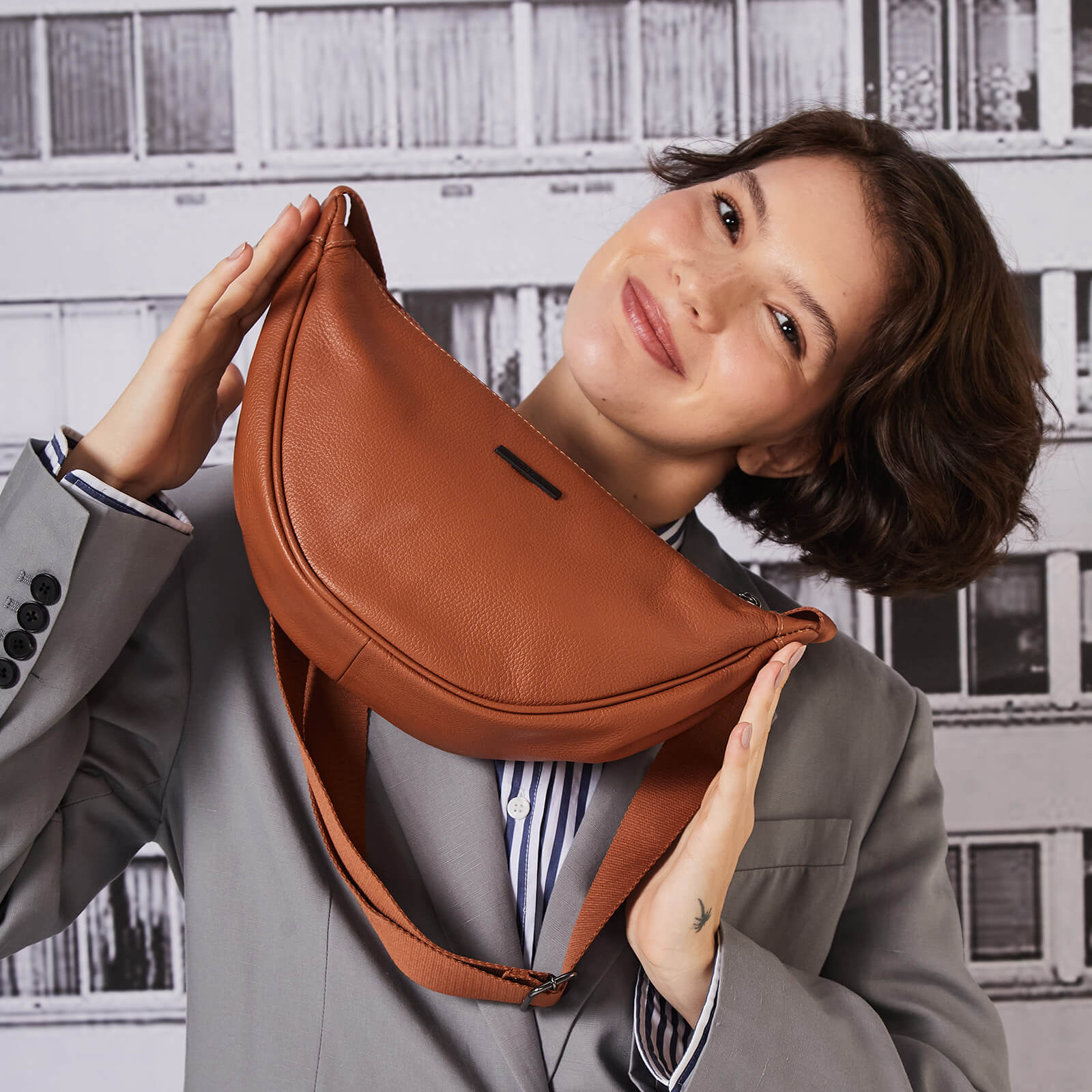 bolsa_tiracolo_couro_61295_i25_unclek_caramelo_2.jpg