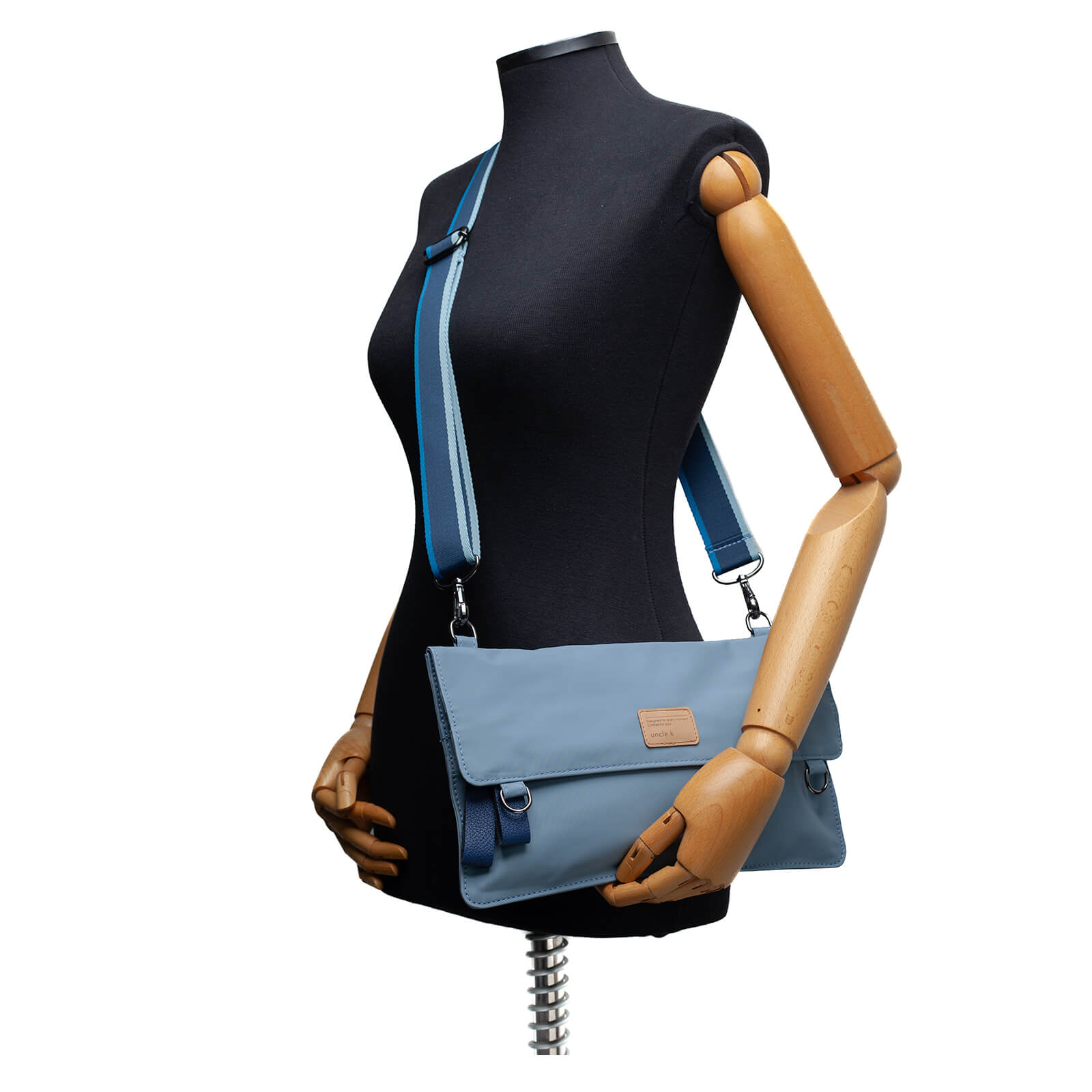 bolsa-tiracolo-nylon-satin-61286-i25-unclek-azul-10.jpg