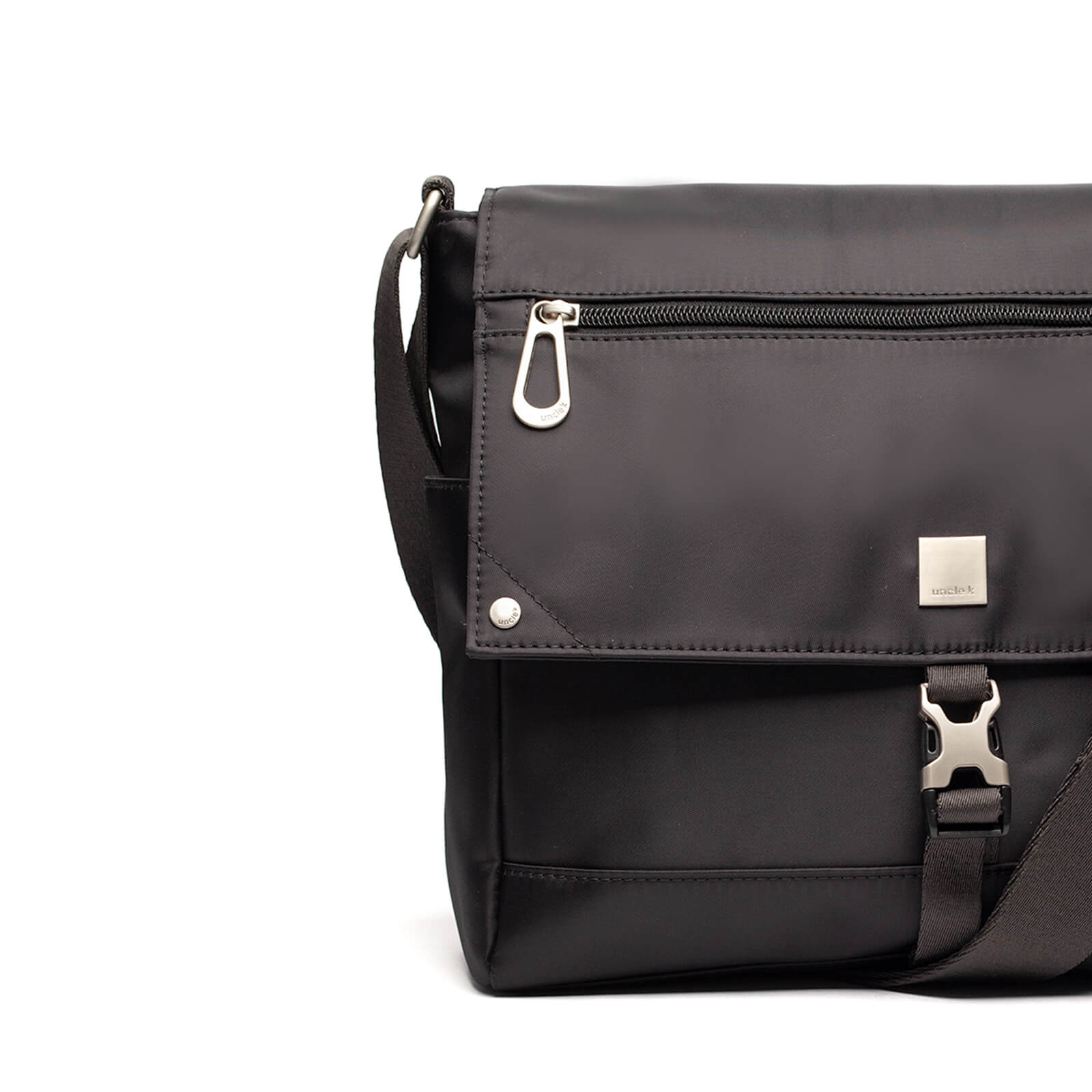 bolsa-tiracolo-nylon-bnt-61340-i25-unclek-preto-4.jpg