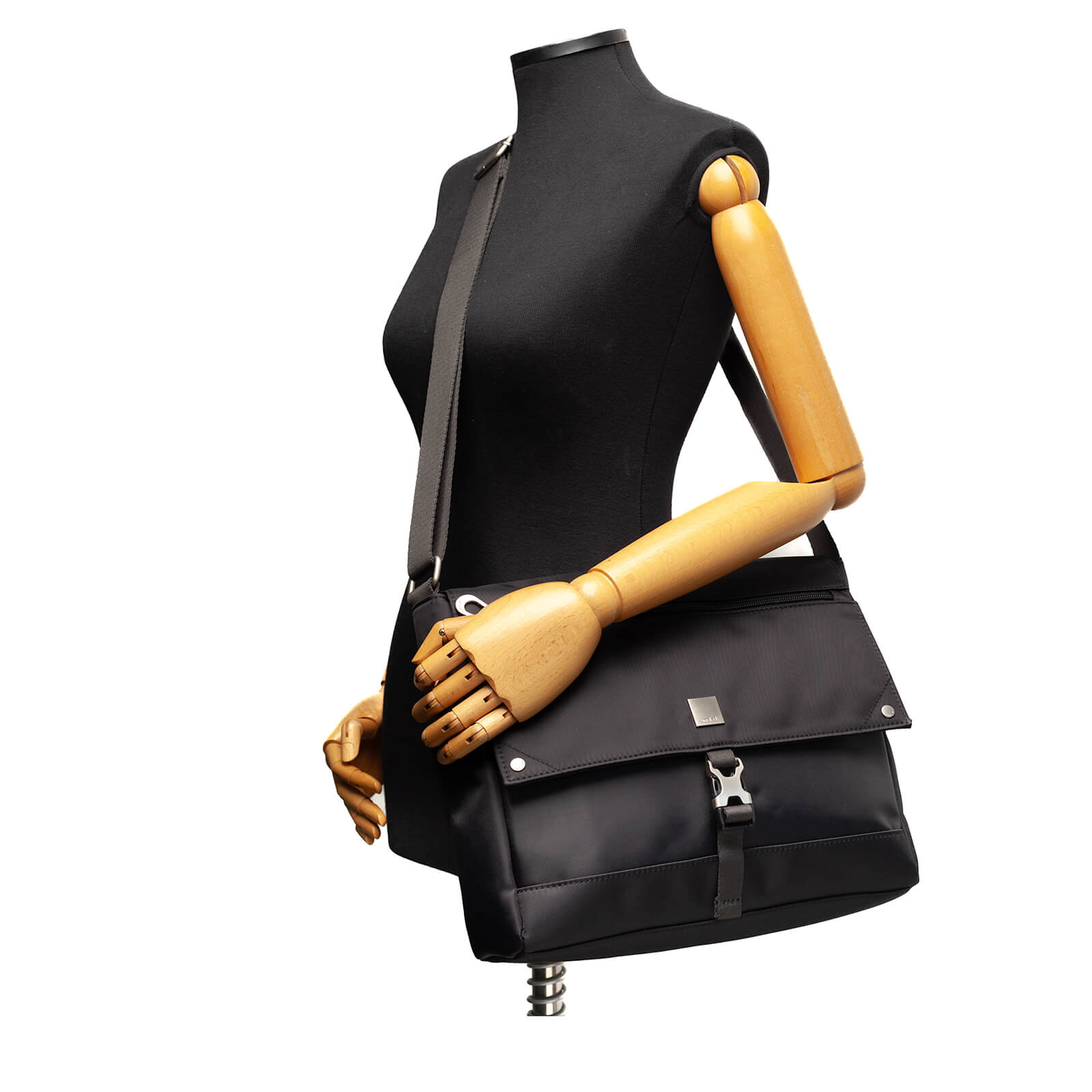 bolsa-tiracolo-nylon-bnt-61340-i25-unclek-preto-7.jpg