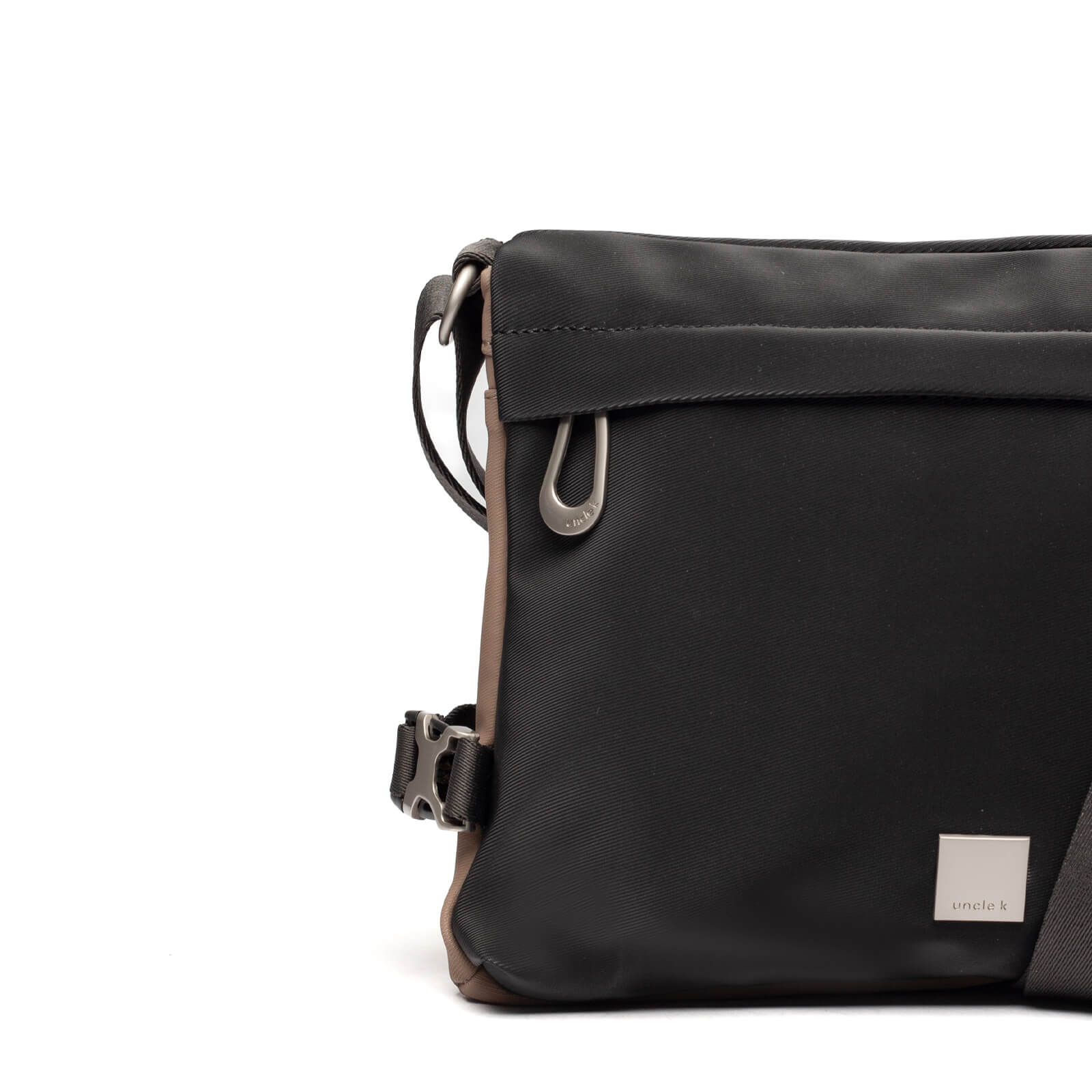 bolsa-2-em-1-nylon-twill-61310-i25-UNCLEK-preto-caqui-9.jpg