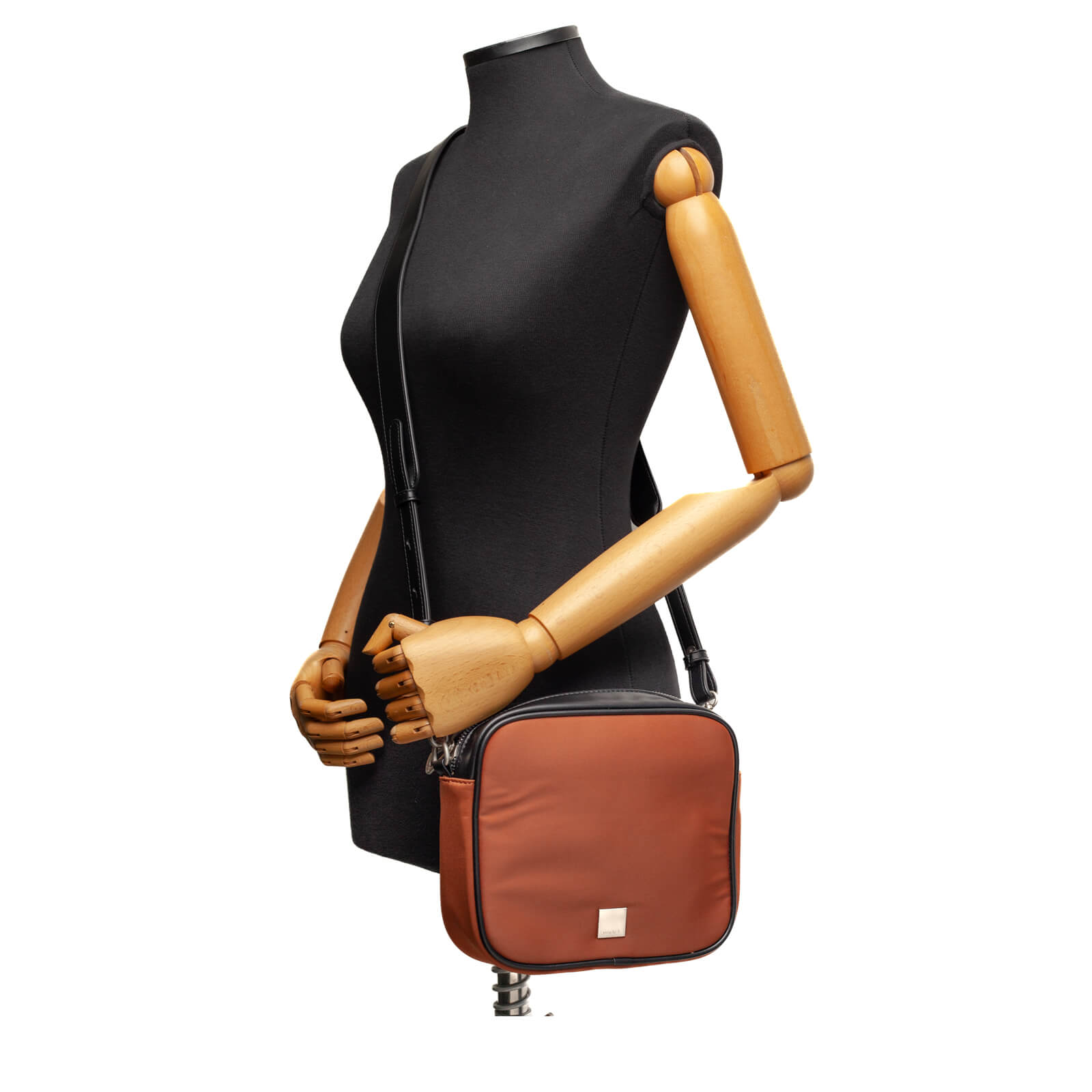 bolsa-tiracolo-media-pu-neoprene-61322-i25-unclek-preto-telha-11.jpg