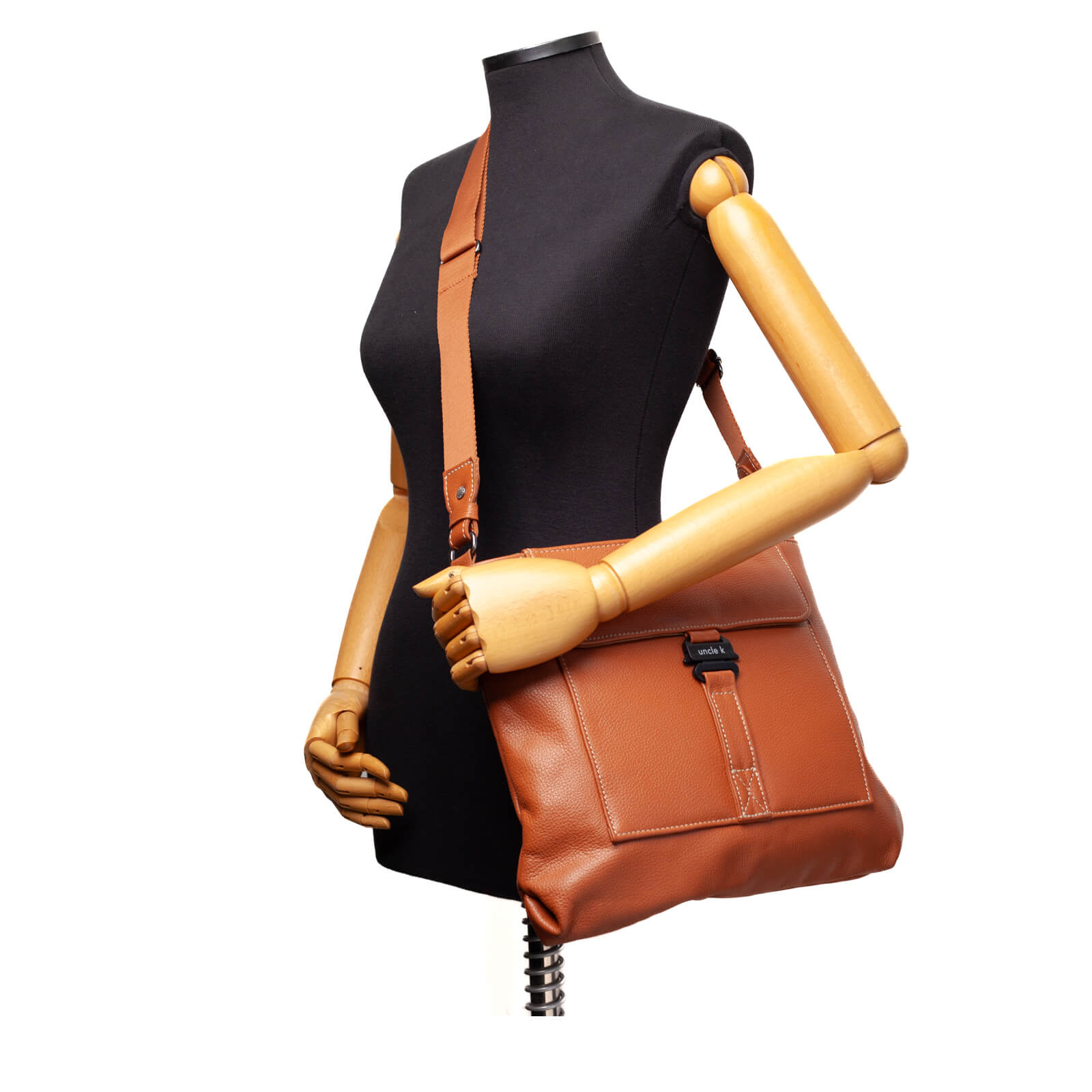 bolsa_tiracolo_couro_61304_i25_unclek_caramelo_6.jpg