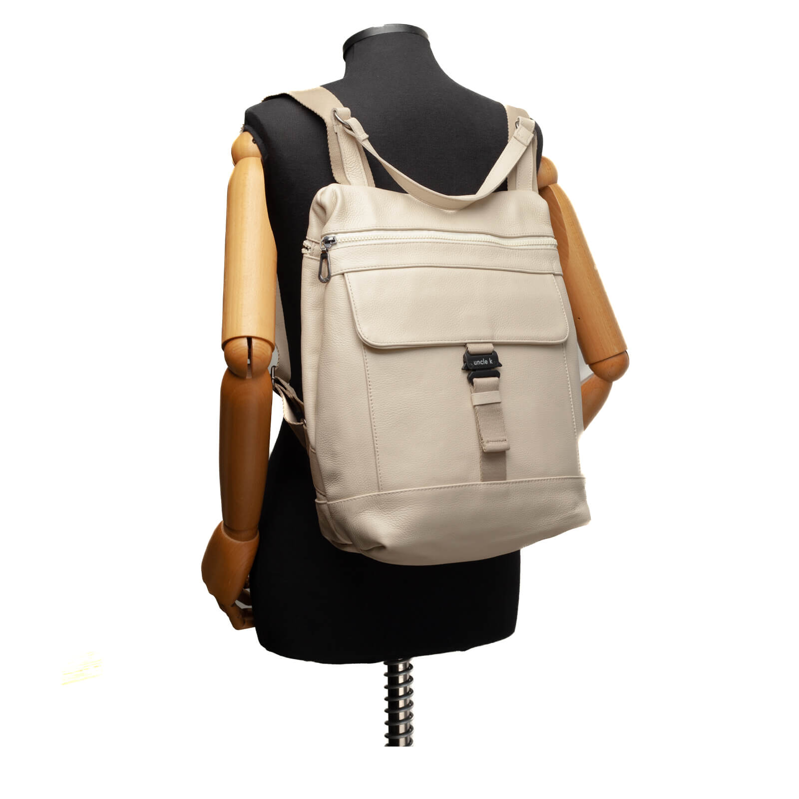 mochila_couro_61302_i25_unclek_areia_8.jpg