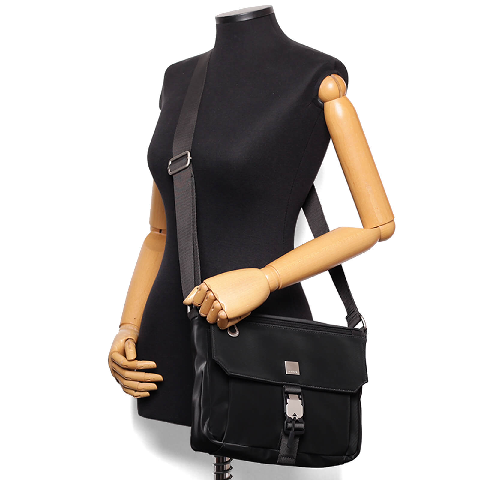 bolsa-tiracolo-nylon-twill-61308-i25-unclek-preto-7