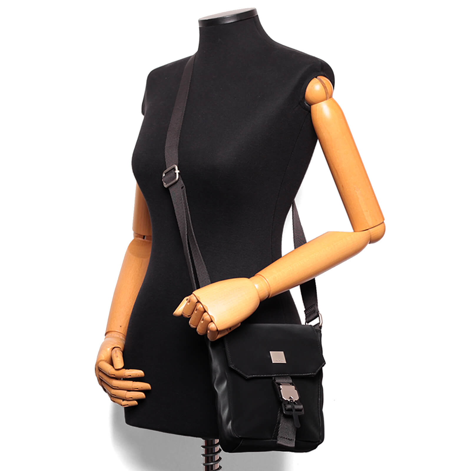 bolsa-tiracolo-nylon-twill-61042-i25-unclek-preto-6
