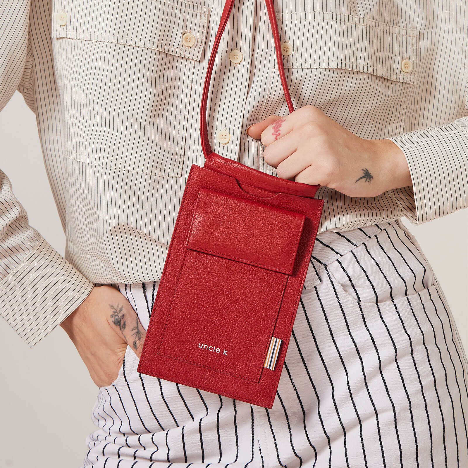 porta-celular-couro-70576-i25-unclek-vermelho-5